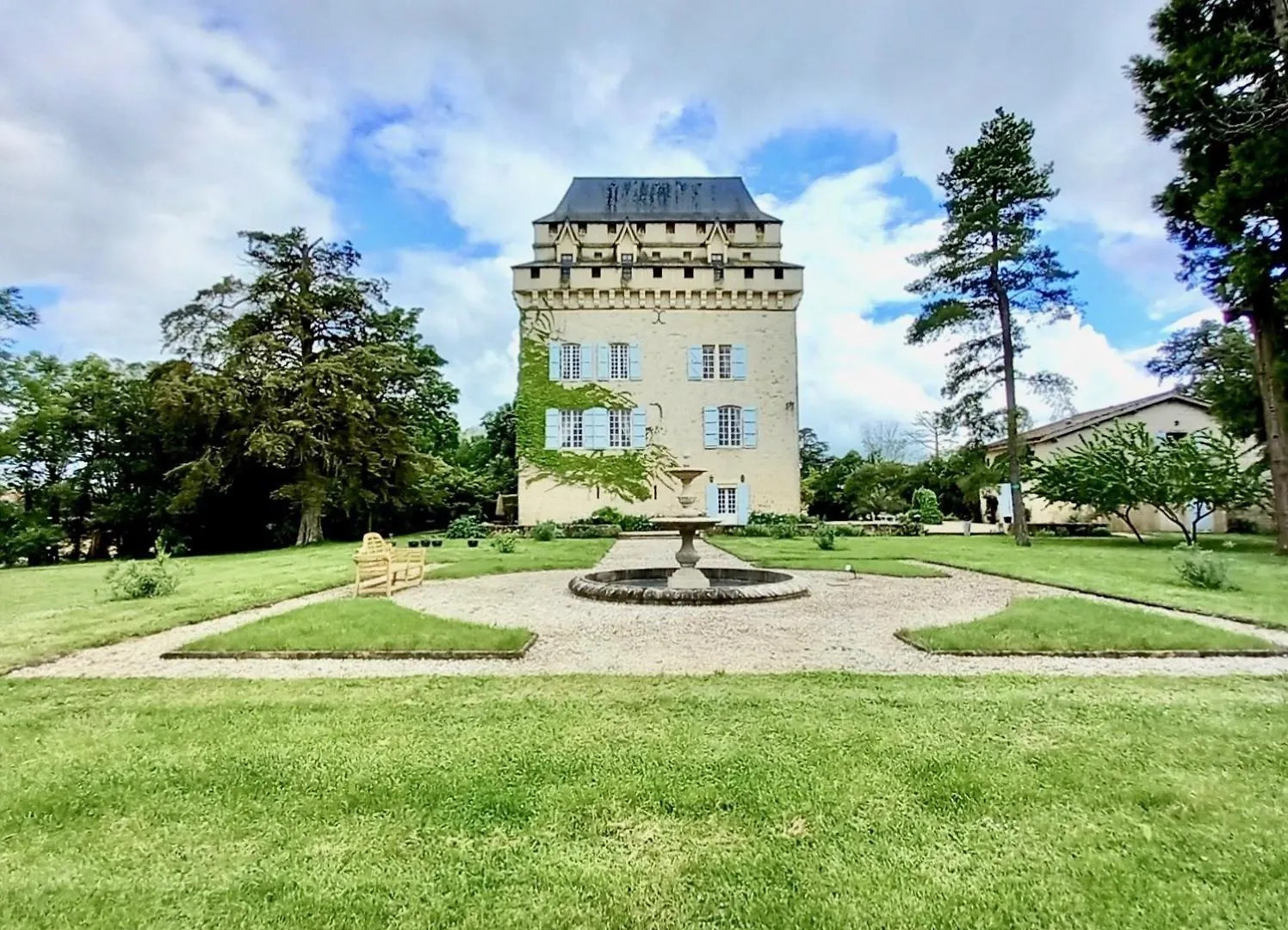 Hébergement de vacances Chateau Dehes Gazaupouy 1 Chambre D'Hote Et 1 Gite